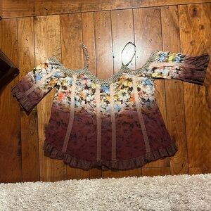 Elegant Blouse in Soft Blue with Lightweight Fabric and Flattering Fit